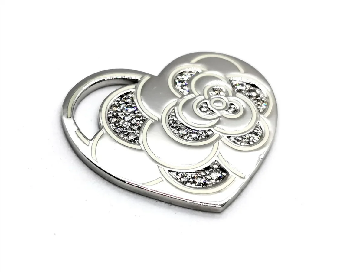 Chanel Pendentif Coeur Camélia Or blanc Diamant