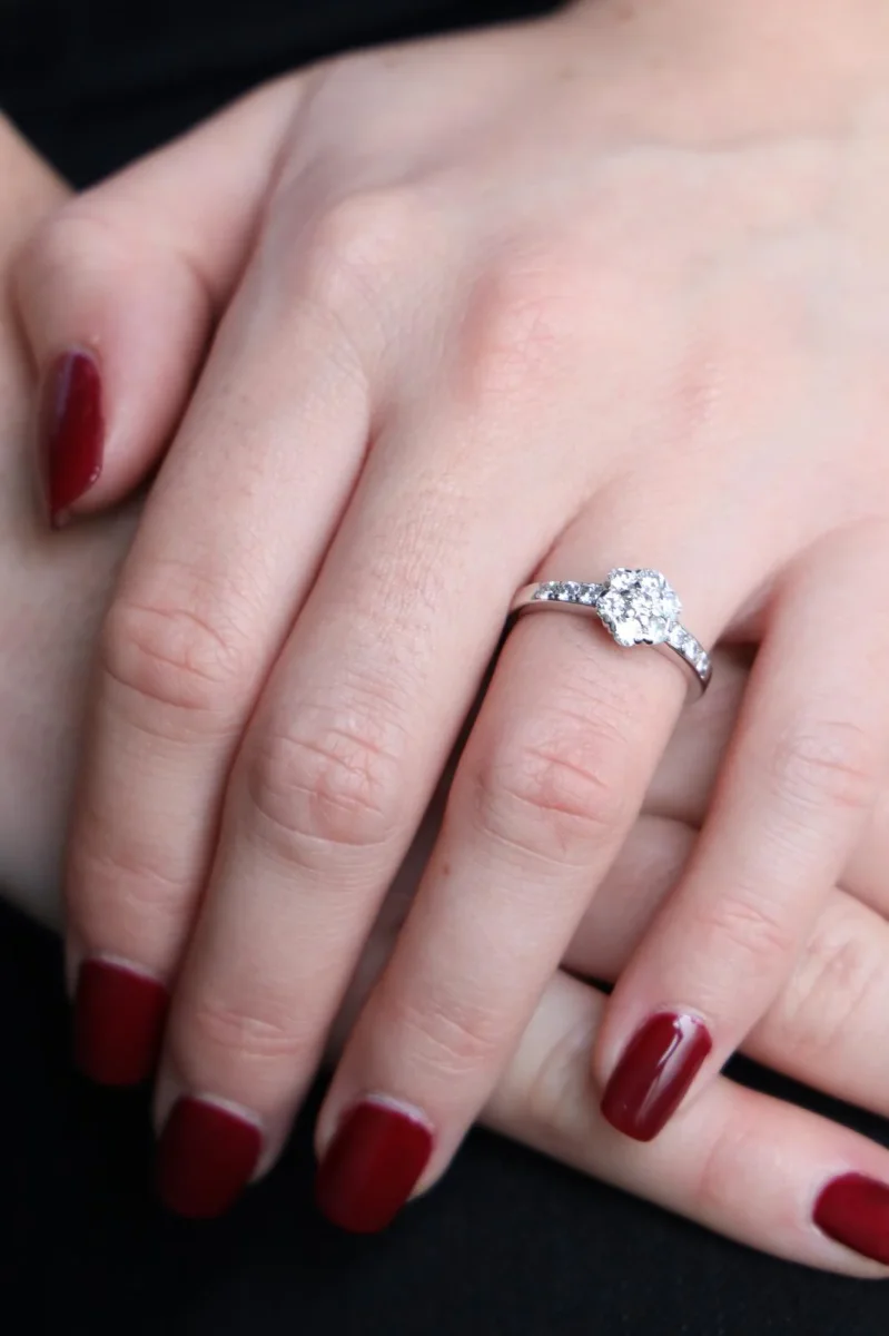 Van cleef & arpels Bague Fleurette Or blanc Diamant – Image 3