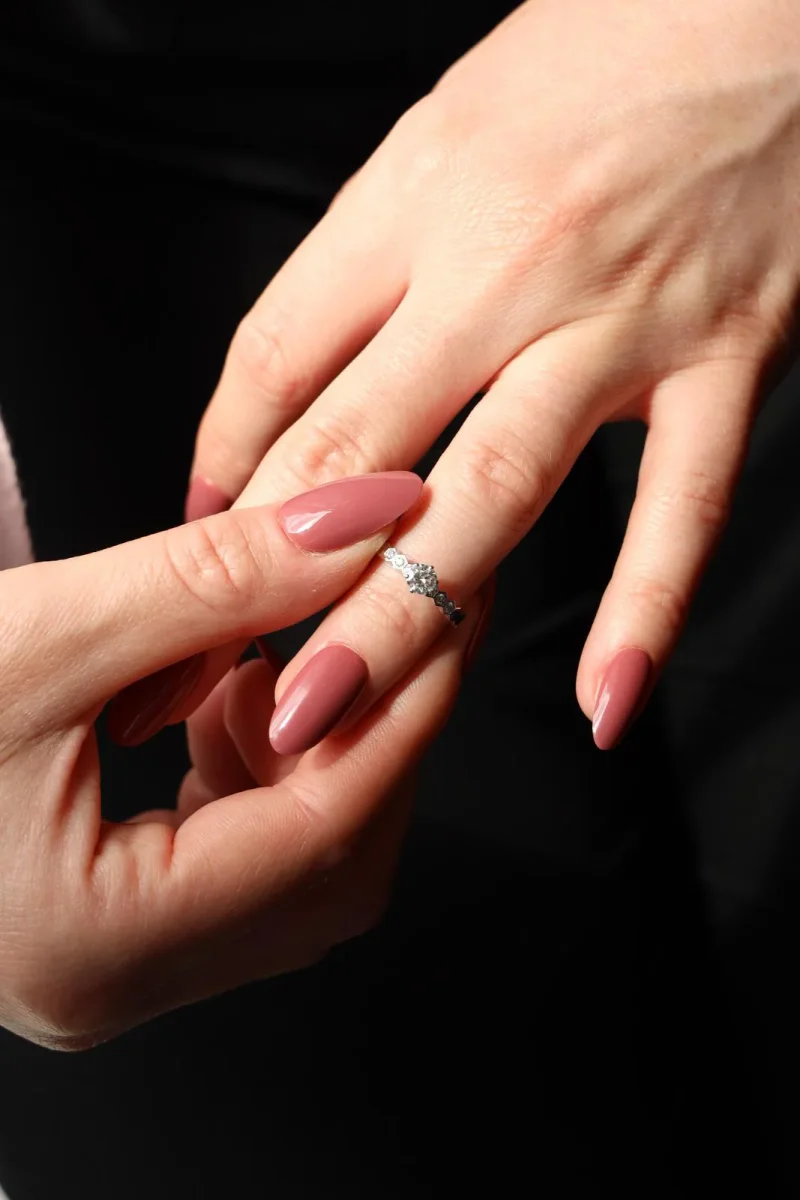 Chaumet Bague Solitaire Bee my love Or blanc Diamant – Image 3