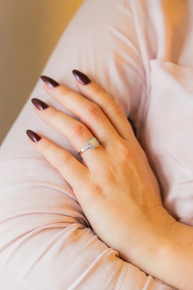 Mauboussin Bague Trèfle de toi Or blanc Nacre, Diamant – Image 3