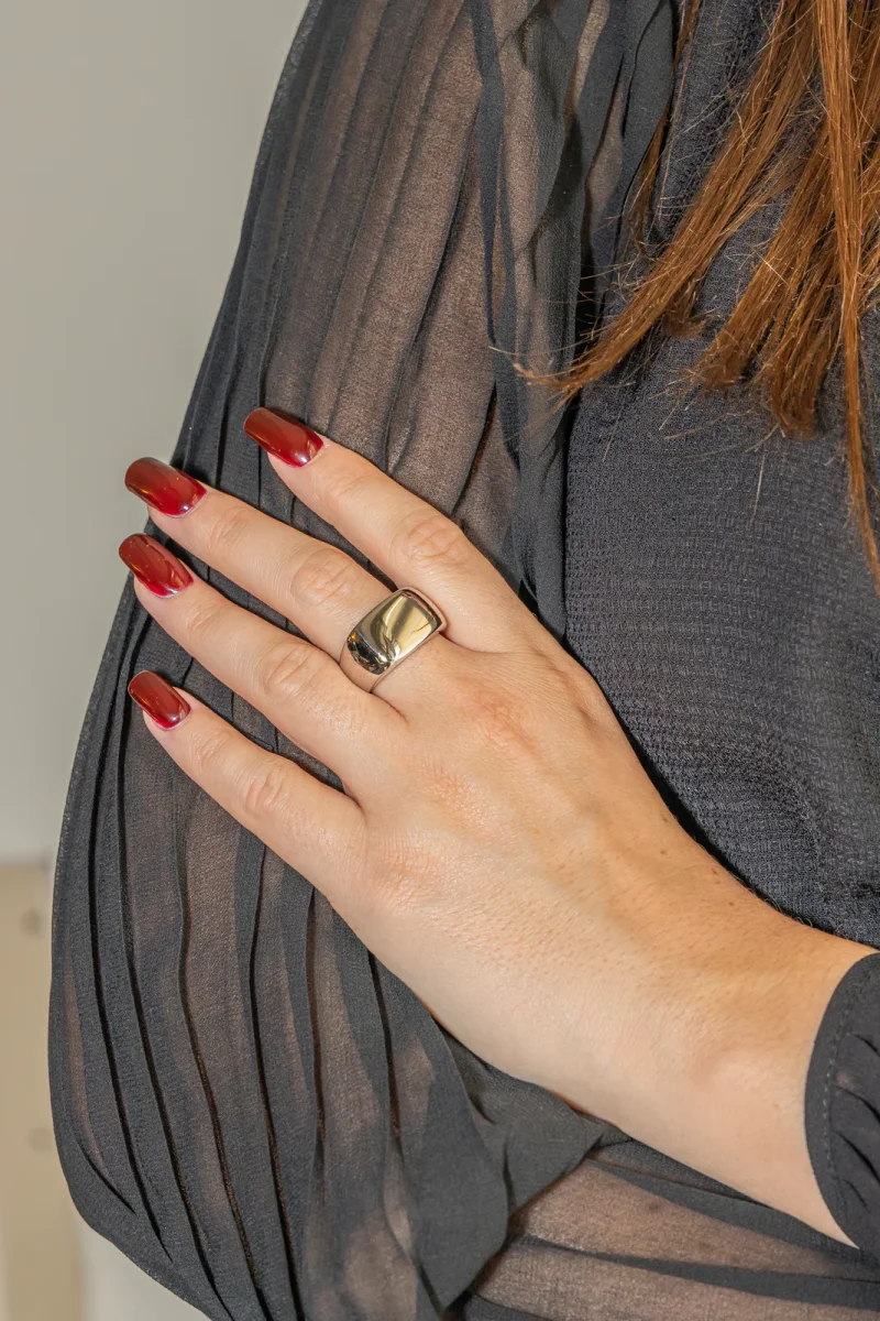 Mauboussin Bague Chevalière Grande cocotte Or blanc – Image 3